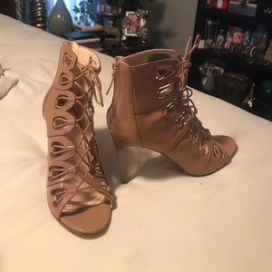 Nine West Tan sandals heel